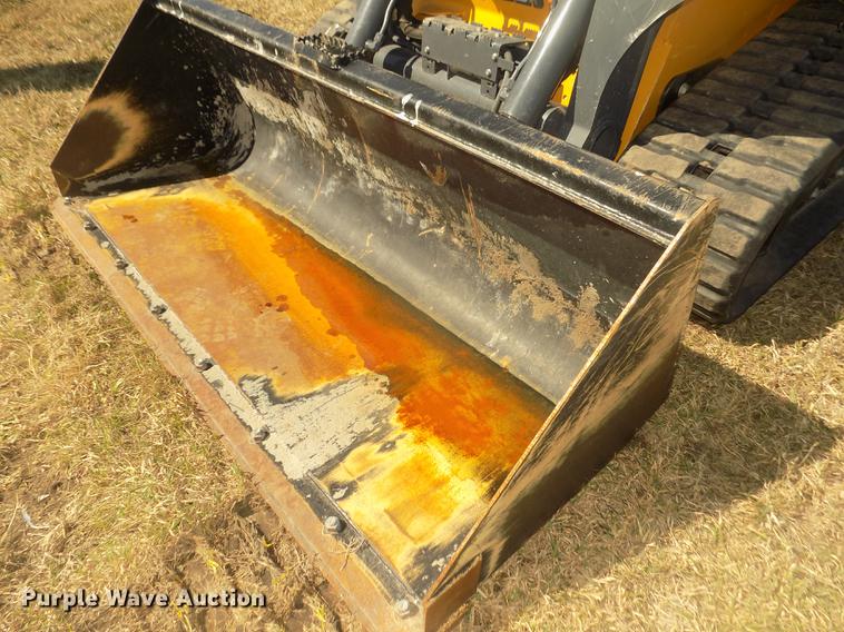 image for item DD2810 2017 John Deere 333G skid steer