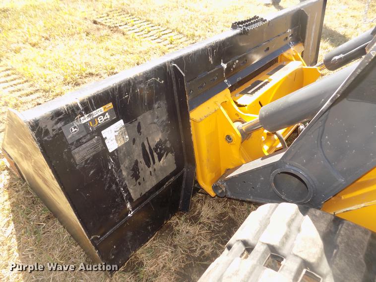 image for item DD2810 2017 John Deere 333G skid steer