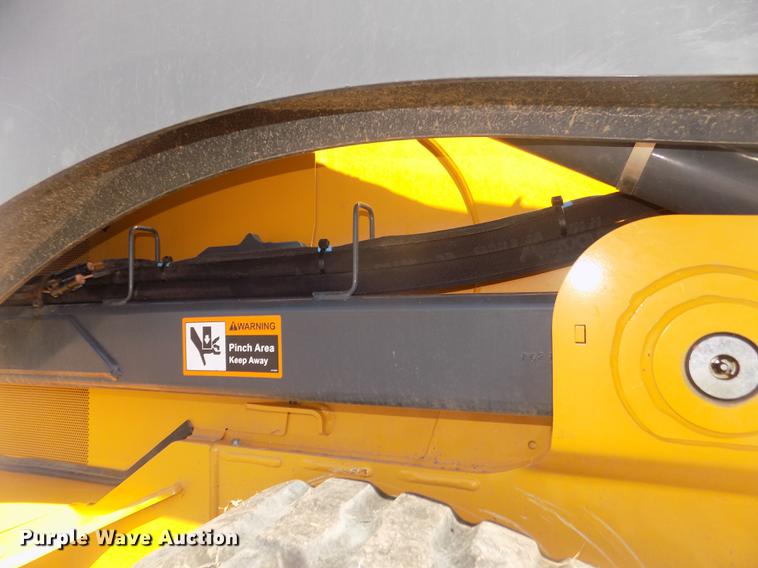 image for item DD2810 2017 John Deere 333G skid steer