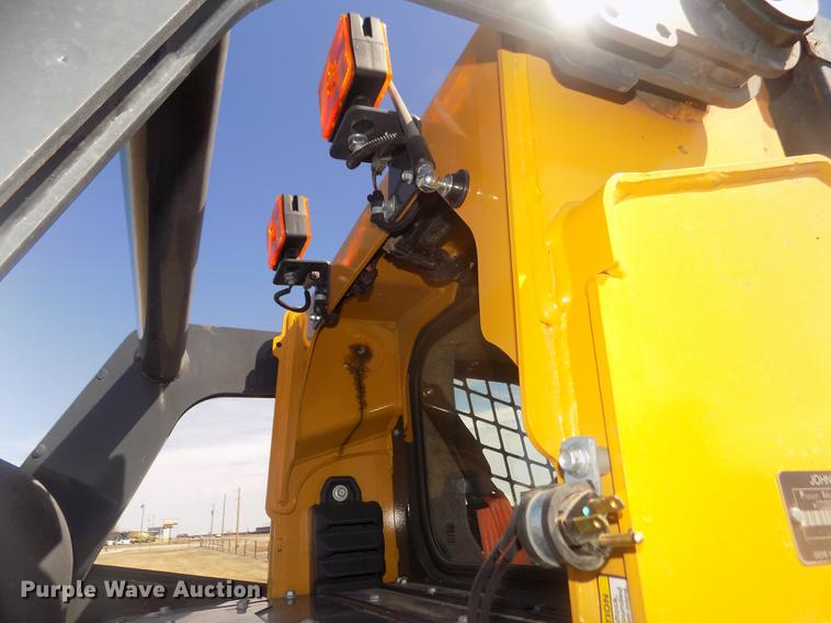 image for item DD2810 2017 John Deere 333G skid steer