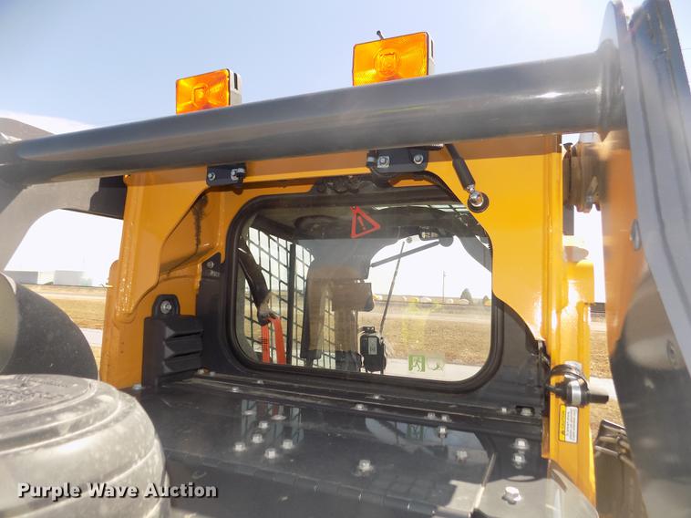 image for item DD2810 2017 John Deere 333G skid steer