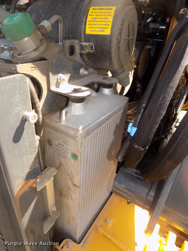 image for item DD2810 2017 John Deere 333G skid steer