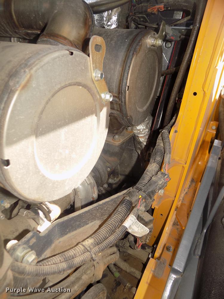 image for item DD2810 2017 John Deere 333G skid steer