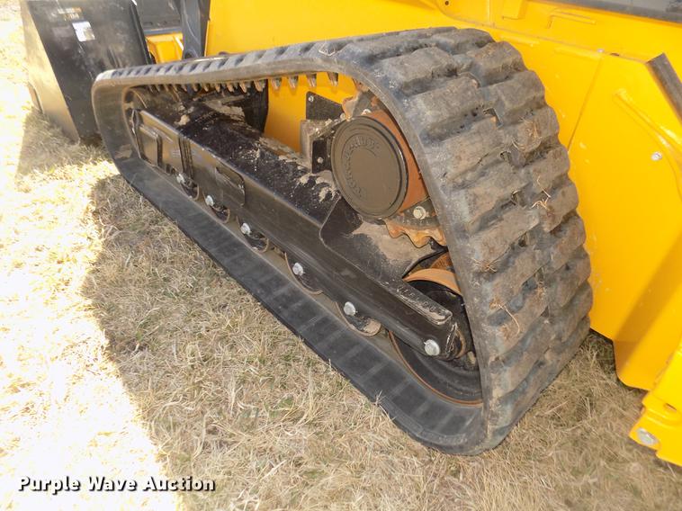 image for item DD2810 2017 John Deere 333G skid steer