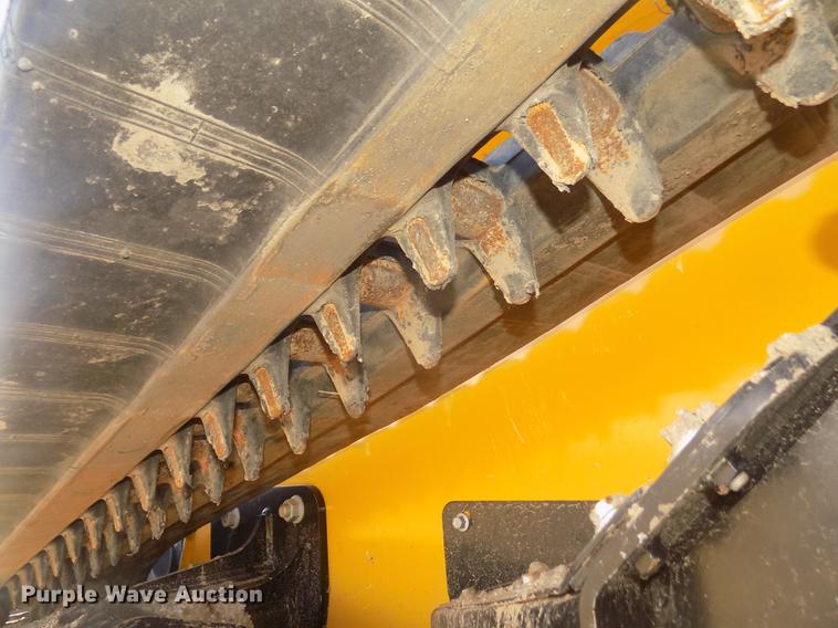 image for item DD2810 2017 John Deere 333G skid steer