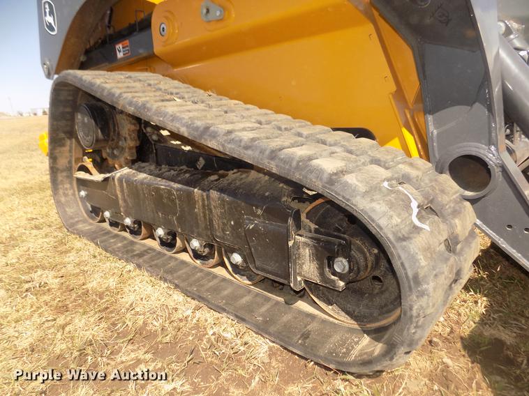 image for item DD2810 2017 John Deere 333G skid steer