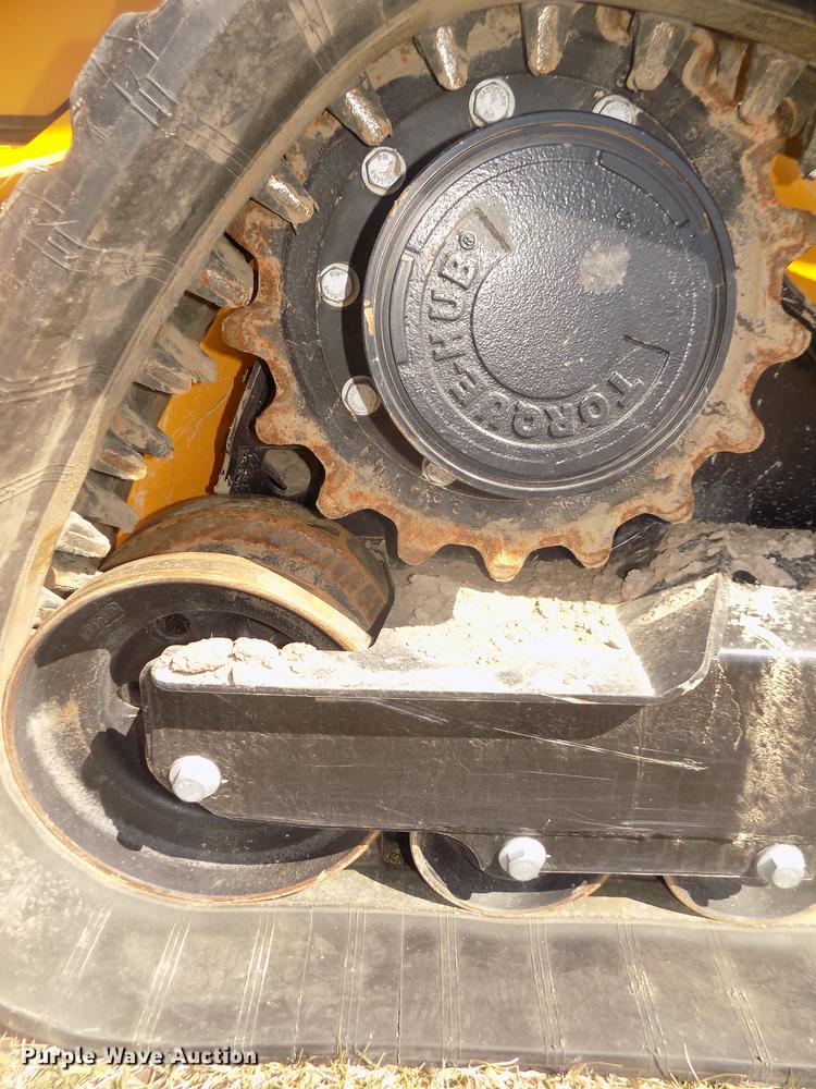 image for item DD2810 2017 John Deere 333G skid steer