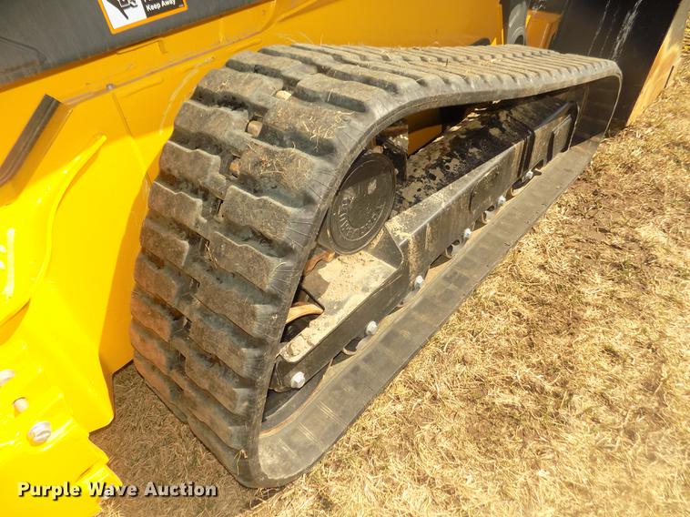 image for item DD2810 2017 John Deere 333G skid steer