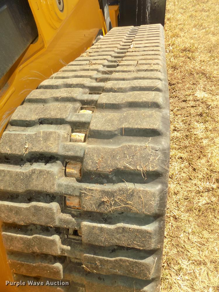 image for item DD2810 2017 John Deere 333G skid steer