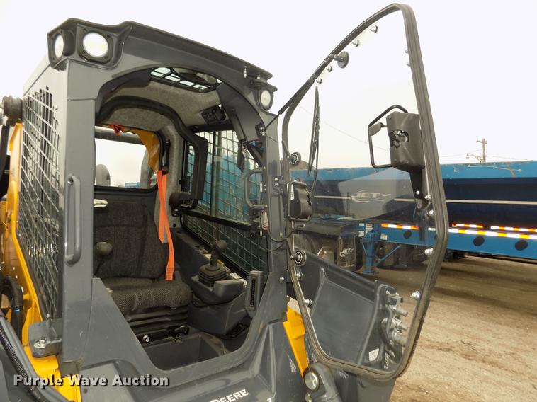 image for item DD2818 2017 John Deere 333G skid steer