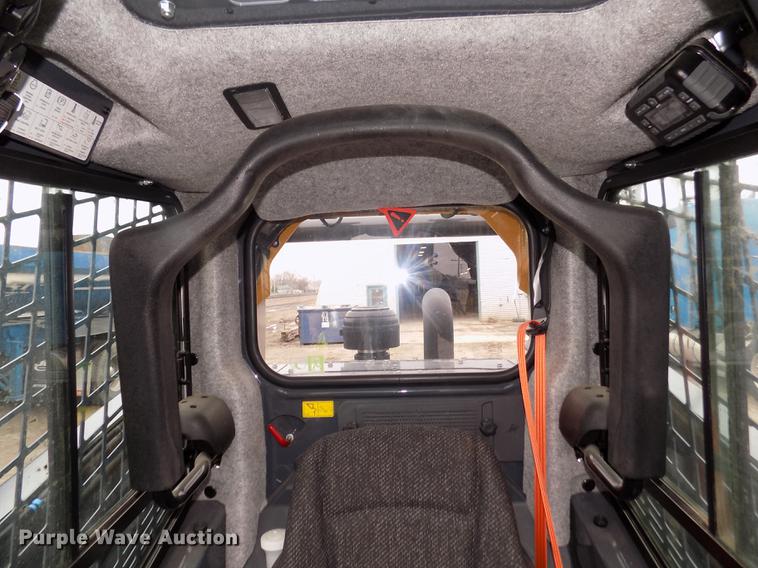 image for item DD2818 2017 John Deere 333G skid steer