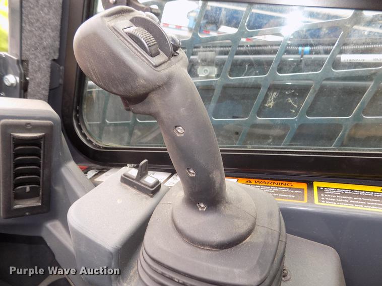 image for item DD2818 2017 John Deere 333G skid steer