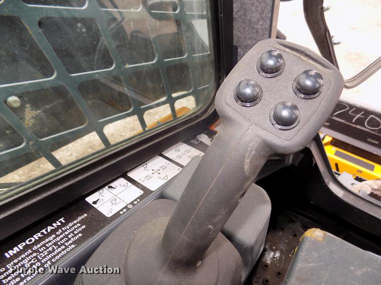 image for item DD2818 2017 John Deere 333G skid steer