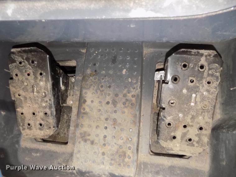 image for item DD2818 2017 John Deere 333G skid steer