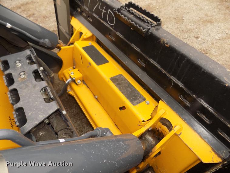 image for item DD2818 2017 John Deere 333G skid steer