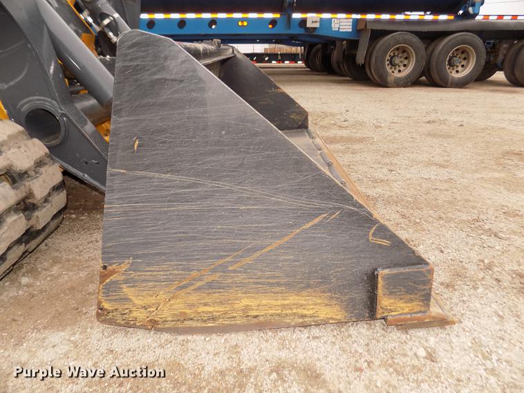 image for item DD2818 2017 John Deere 333G skid steer