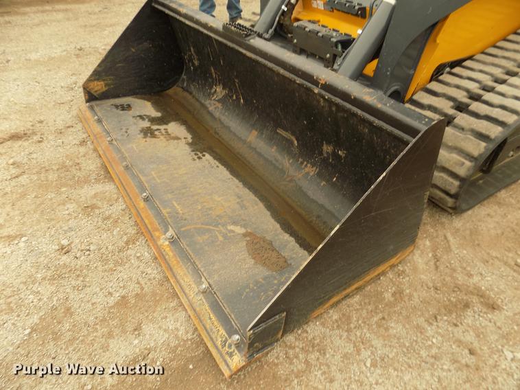 image for item DD2818 2017 John Deere 333G skid steer