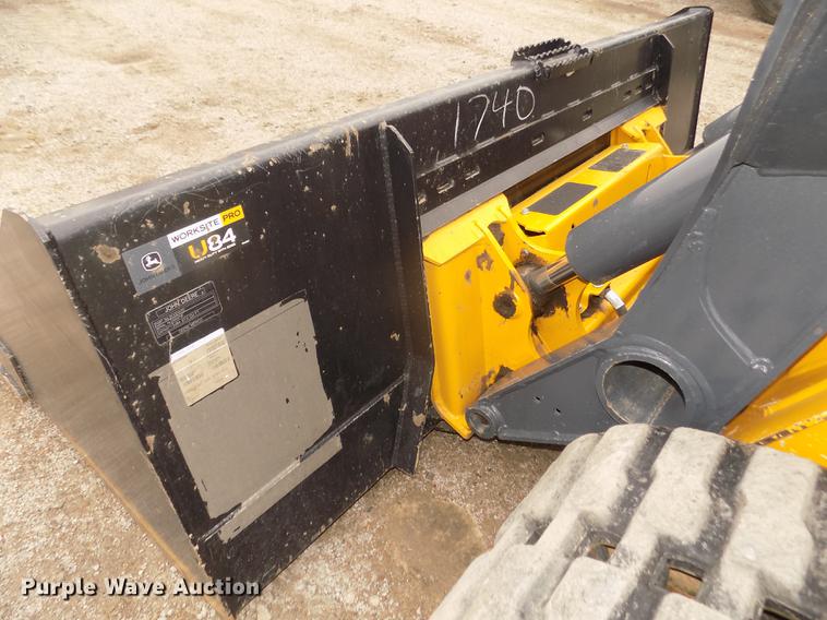 image for item DD2818 2017 John Deere 333G skid steer