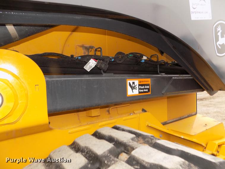 image for item DD2818 2017 John Deere 333G skid steer