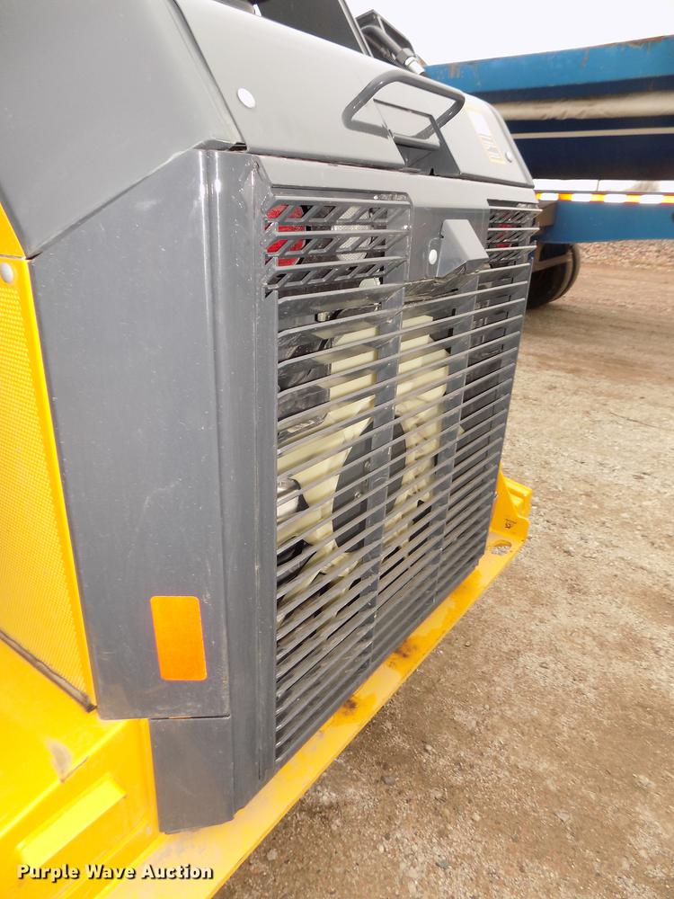 image for item DD2818 2017 John Deere 333G skid steer