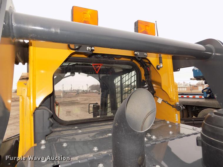 image for item DD2818 2017 John Deere 333G skid steer