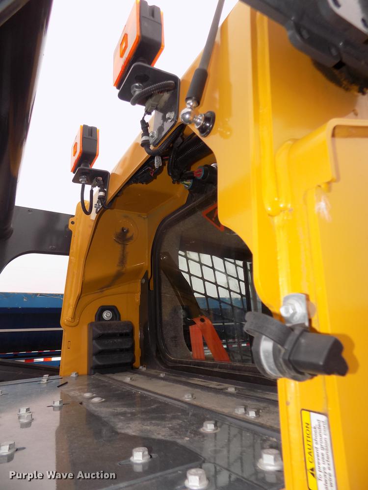 image for item DD2818 2017 John Deere 333G skid steer