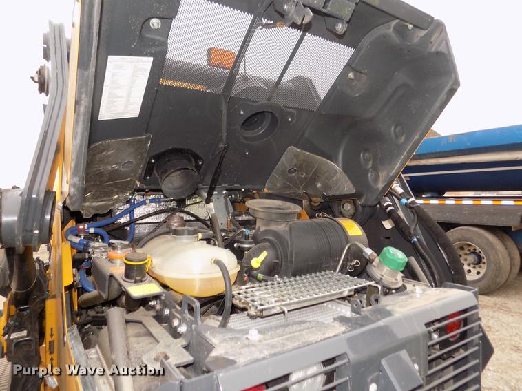 image for item DD2818 2017 John Deere 333G skid steer