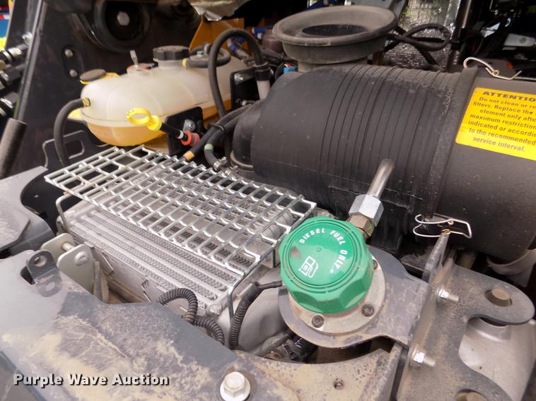 image for item DD2818 2017 John Deere 333G skid steer