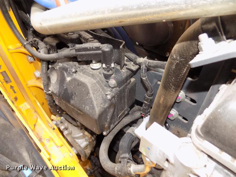 image for item DD2818 2017 John Deere 333G skid steer