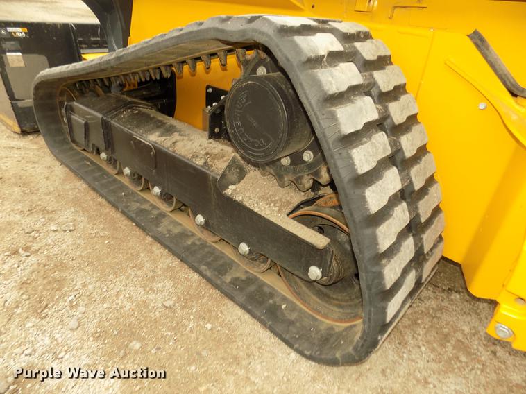 image for item DD2818 2017 John Deere 333G skid steer