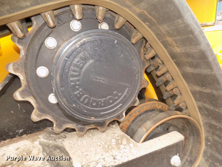 image for item DD2818 2017 John Deere 333G skid steer