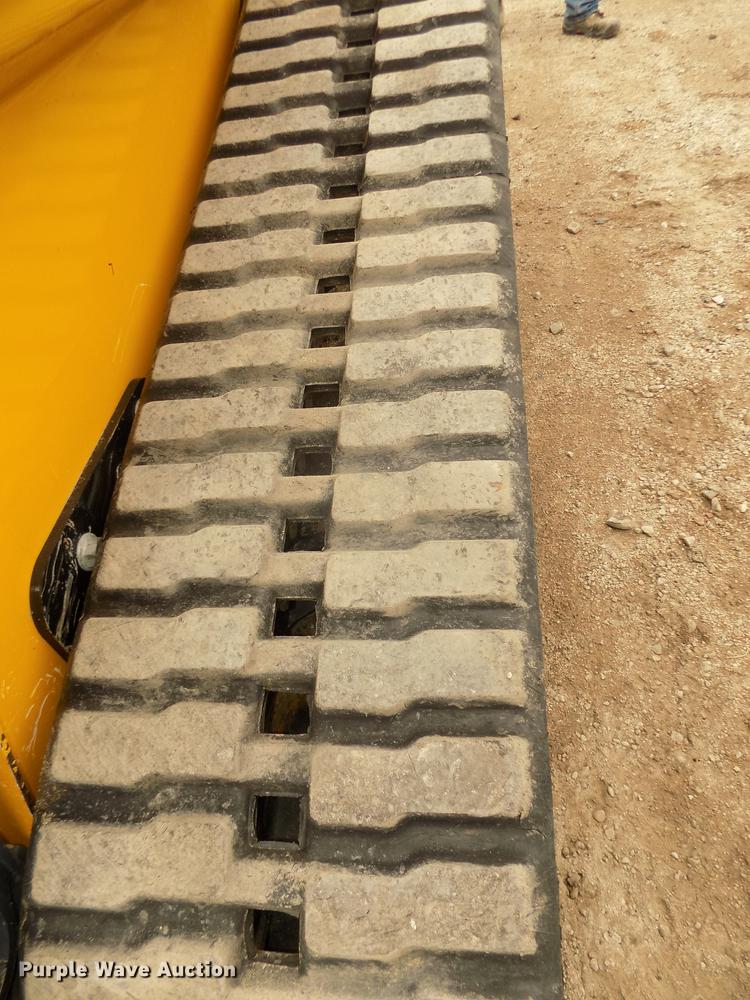 image for item DD2818 2017 John Deere 333G skid steer