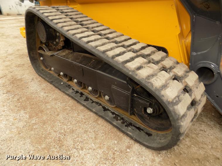 image for item DD2818 2017 John Deere 333G skid steer