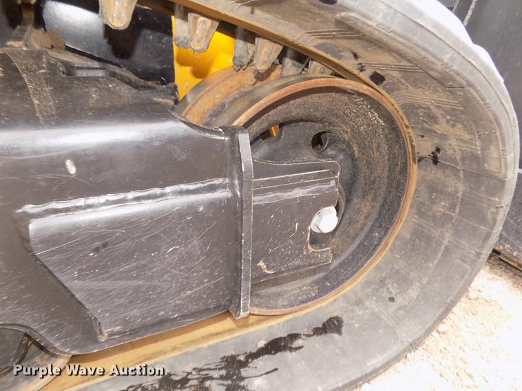 image for item DD2818 2017 John Deere 333G skid steer