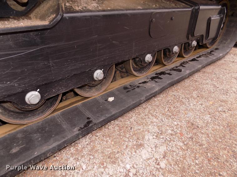 image for item DD2818 2017 John Deere 333G skid steer