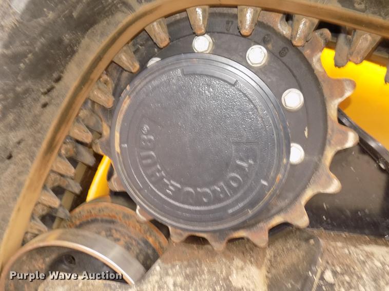 image for item DD2818 2017 John Deere 333G skid steer