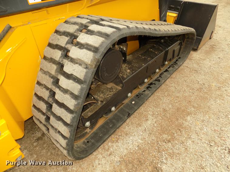 image for item DD2818 2017 John Deere 333G skid steer