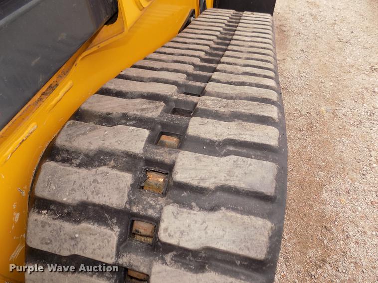 image for item DD2818 2017 John Deere 333G skid steer