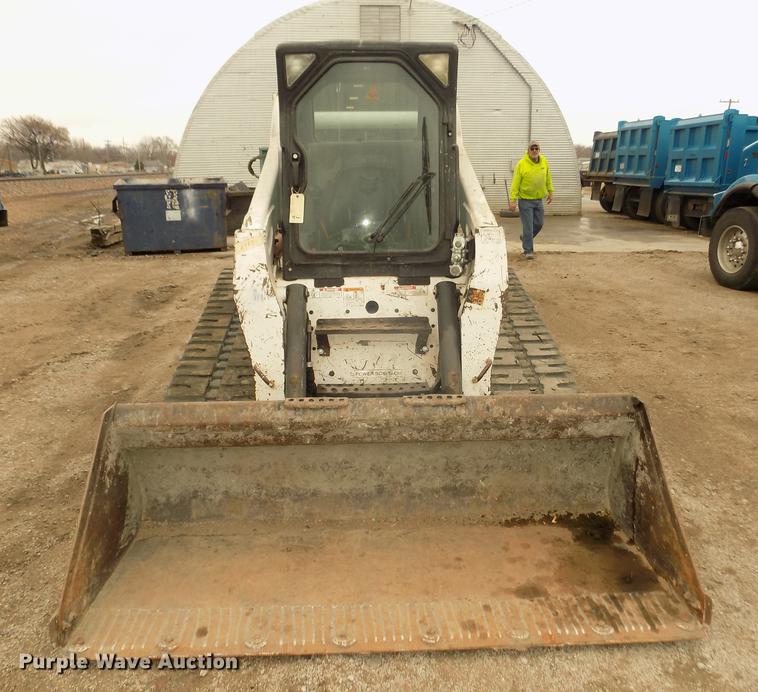 image for item DD2820 2009 Bobcat T320 skid steer