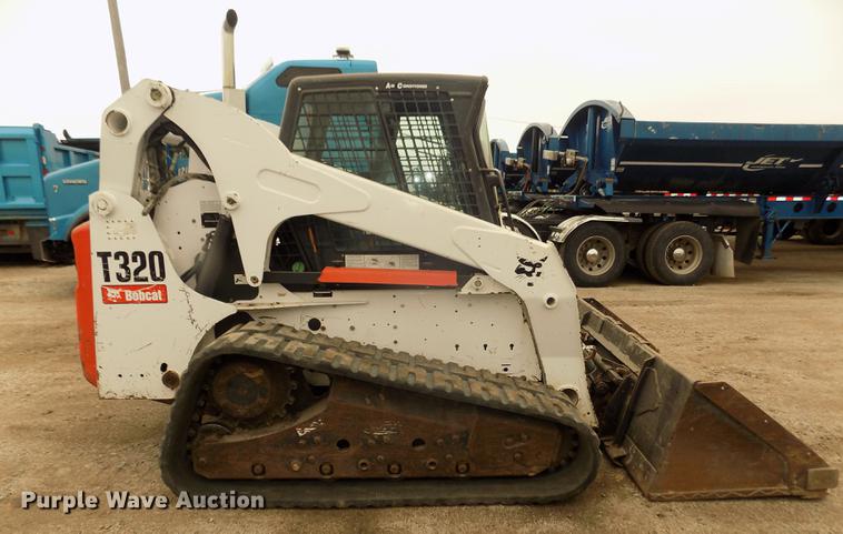 image for item DD2820 2009 Bobcat T320 skid steer