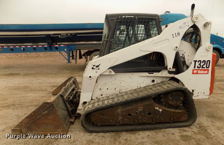 image for item DD2820 2009 Bobcat T320 skid steer