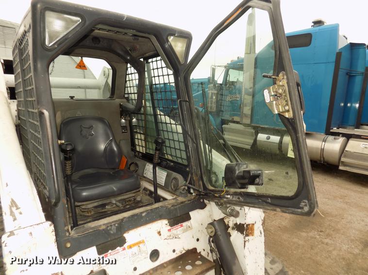 image for item DD2820 2009 Bobcat T320 skid steer