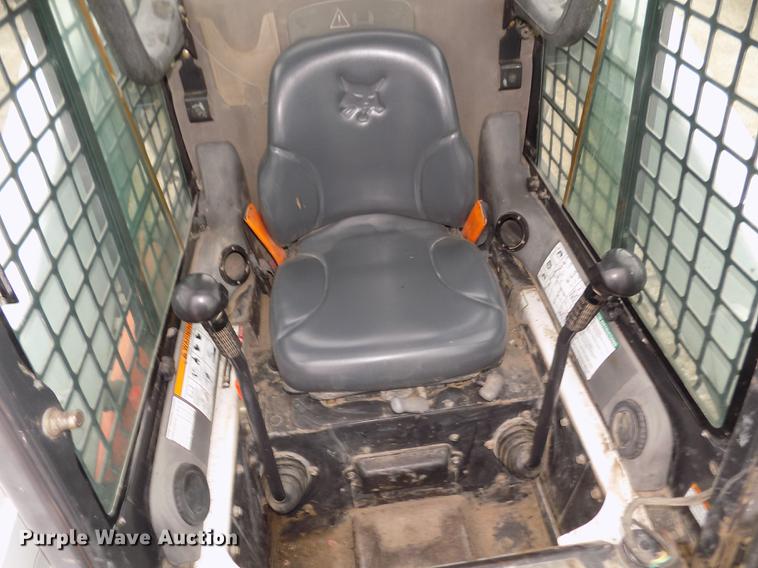 image for item DD2820 2009 Bobcat T320 skid steer