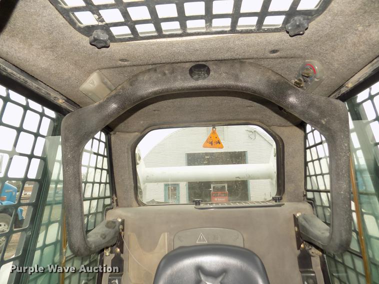 image for item DD2820 2009 Bobcat T320 skid steer