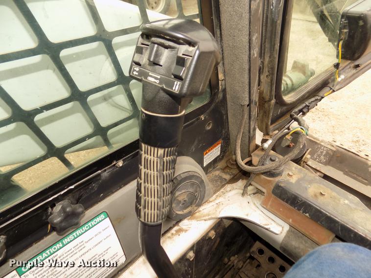 image for item DD2820 2009 Bobcat T320 skid steer