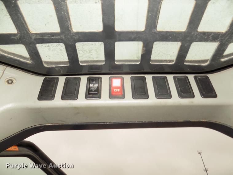 image for item DD2820 2009 Bobcat T320 skid steer