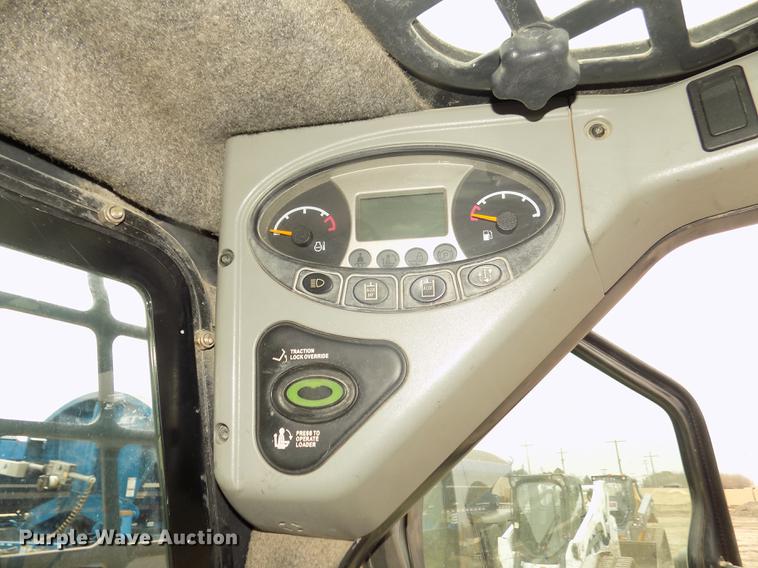 image for item DD2820 2009 Bobcat T320 skid steer