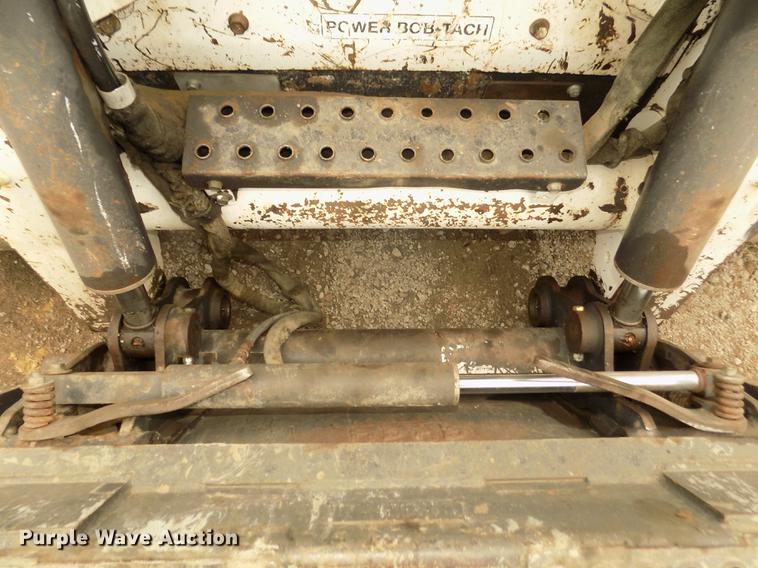 image for item DD2820 2009 Bobcat T320 skid steer
