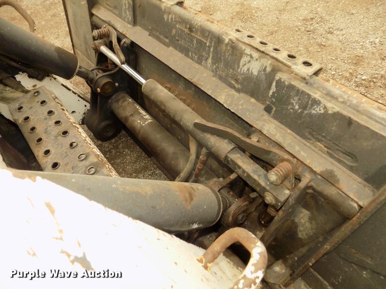 image for item DD2820 2009 Bobcat T320 skid steer