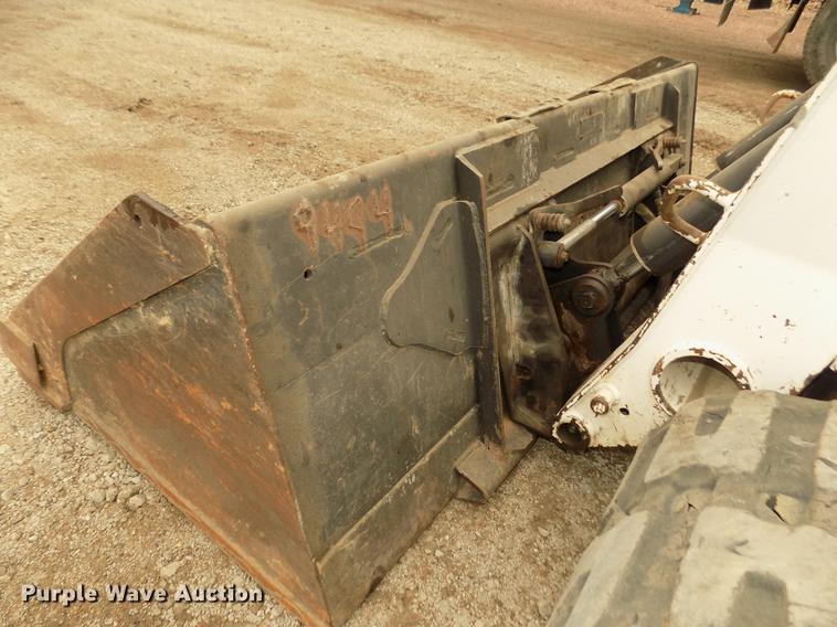 image for item DD2820 2009 Bobcat T320 skid steer